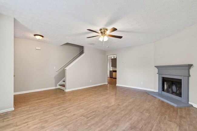 Building Photo - Beautiful 4 Bedroom Home for Rent in Chestnut Lake!