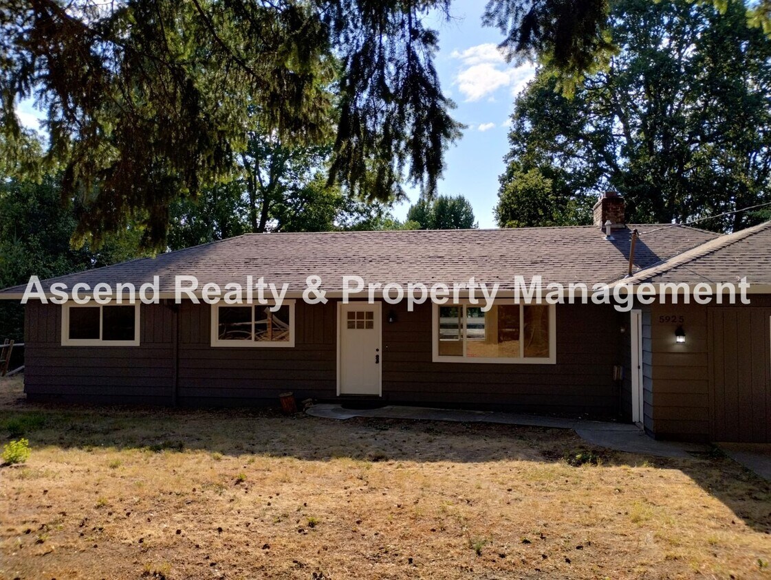Primary Photo - Remodeled 4 Bed/2 Bath~Like New Inside, Co...