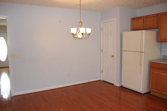 Building Photo - Two Master Suite Townhouse in Beacon Hill
