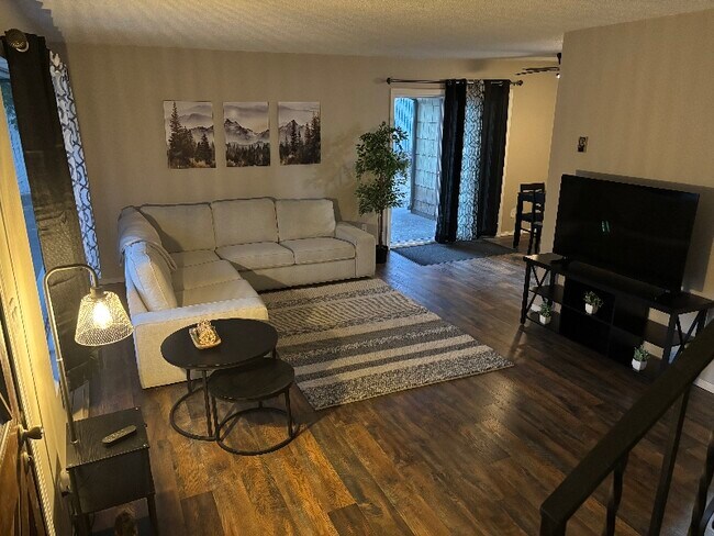 Foto del edificio - 308 W 6th St
