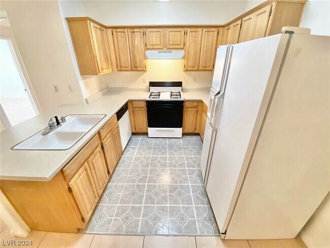Building Photo - 5650 E Sahara Ave