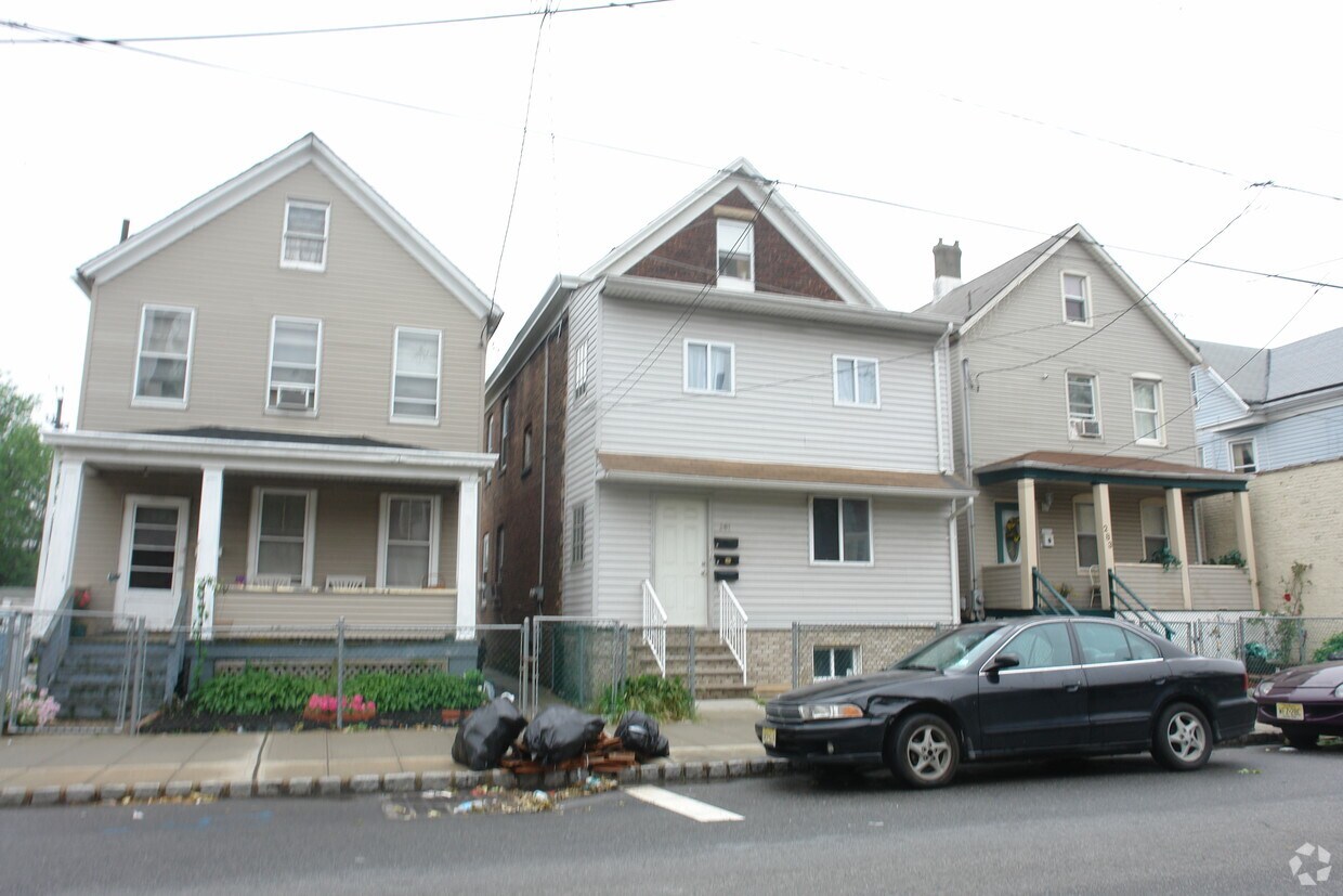 Primary Photo - 281 Washington St