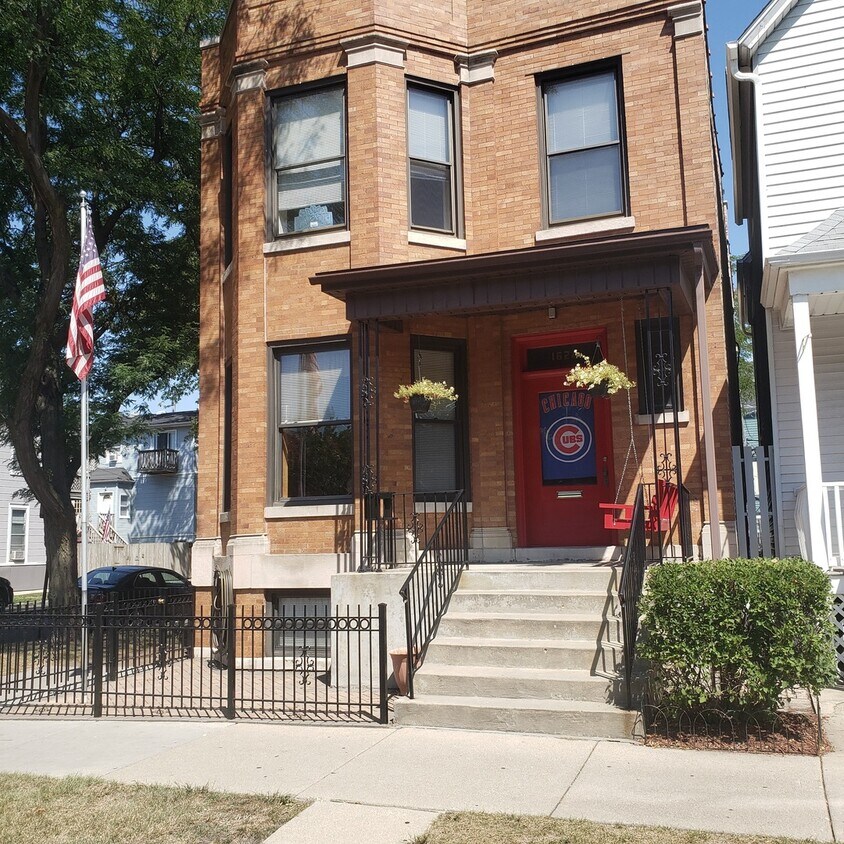 Primary Photo - 1624 W Addison St