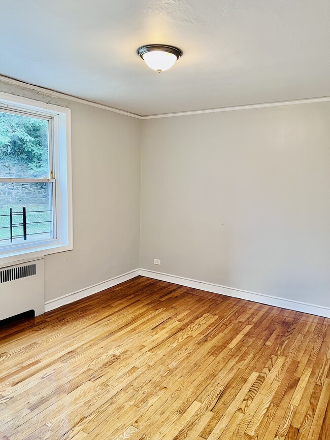 Building Photo - 48 Windle Park