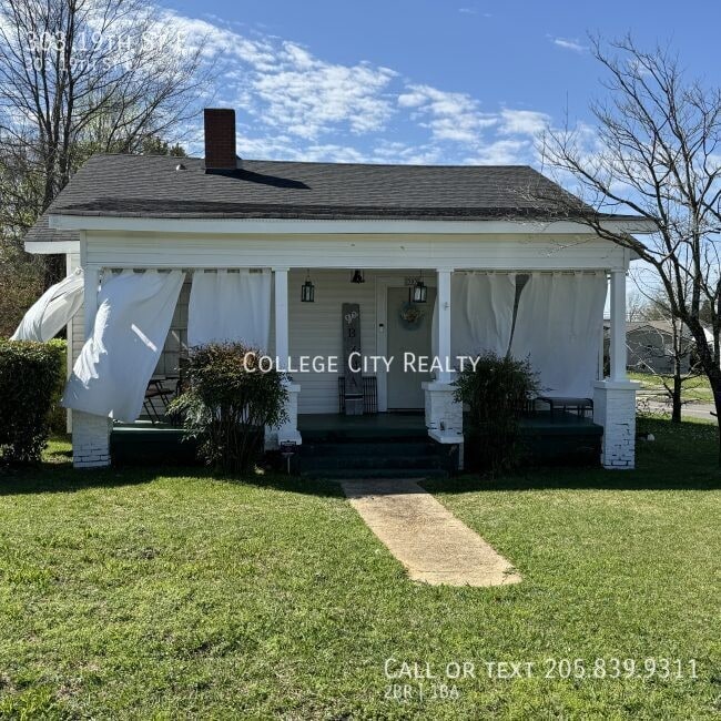 Photo - 303 19th St E House