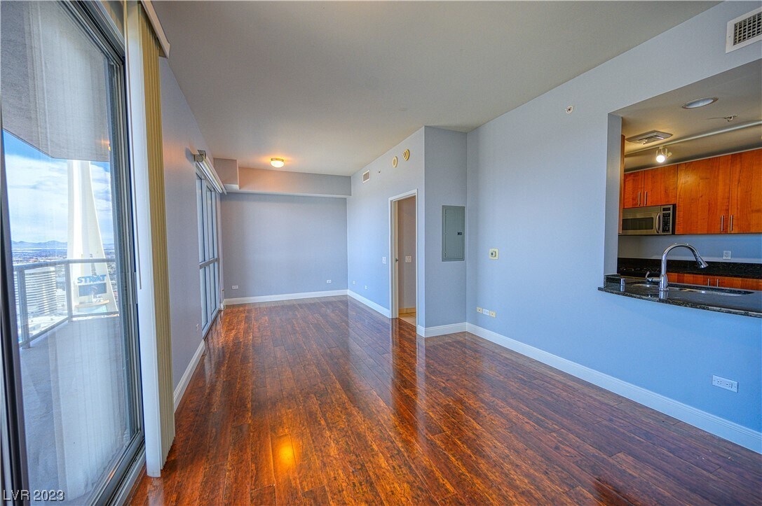 Primary Photo - 200 W Sahara Ave