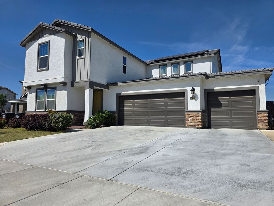 Foto del edificio - Newer 5 Bedroom 4.5 Bathroom in SE Visalia!! Coming soon!!