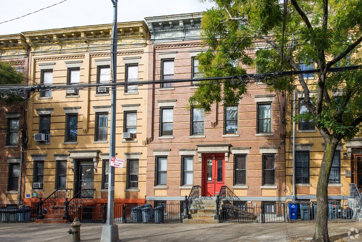 Primary Photo - 1717 Gates Ave