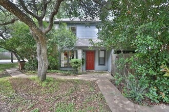 Building Photo - 8502 Lyndon Ln
