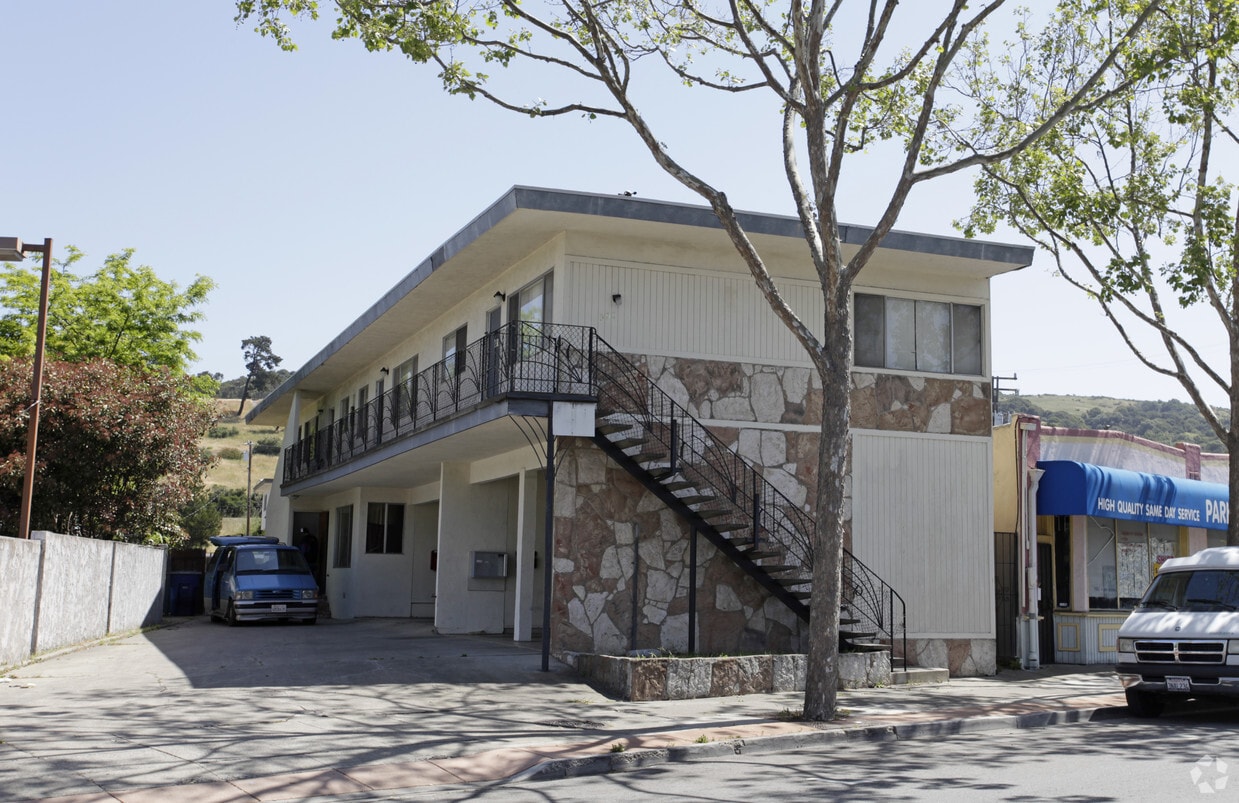 390 Macarthur Blvd, San Leandro, CA 94577 Apartments in San Leandro