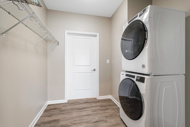 Foto del edificio - Pinnacle Ridge Apartments