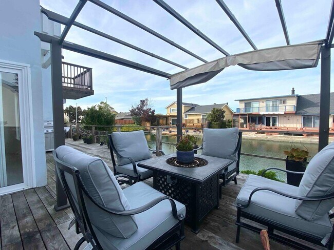 Building Photo - 242 Surfbird Isle