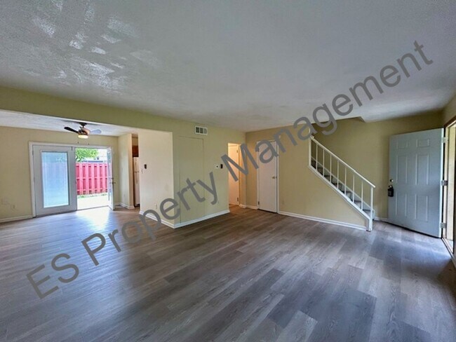 Building Photo - Great 3 Bedroom 1.5 Bathroom Town home in ...