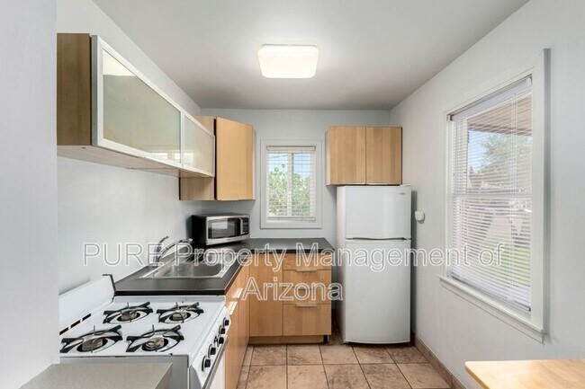Foto del edificio - 912 E Montebello Ave