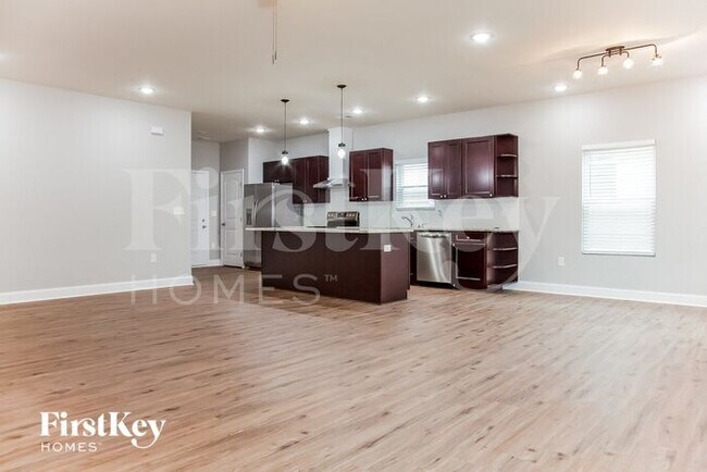 Foto del edificio - 5035 Tuckaseegee Rd