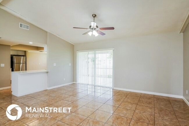 Building Photo - 2214 SW 2nd Ct