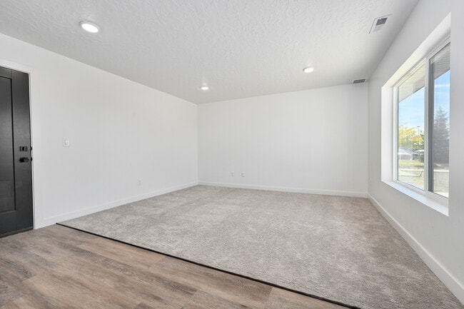 Building Photo - 527 W 620 N