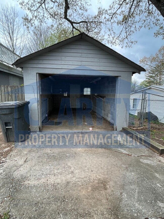 Building Photo - Large three bedroom home!