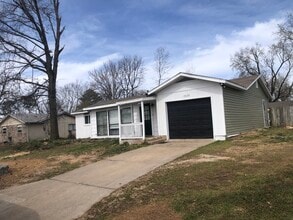 Building Photo - 1525 Acorn Dr