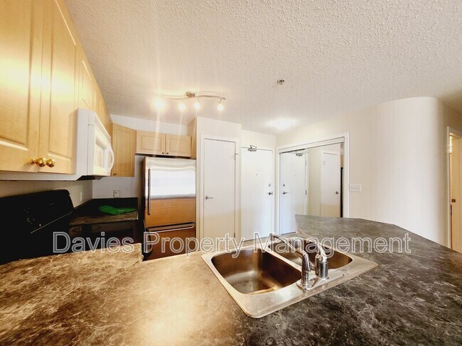 Photo du bâtiment - 4312-4139 139 Ave NW