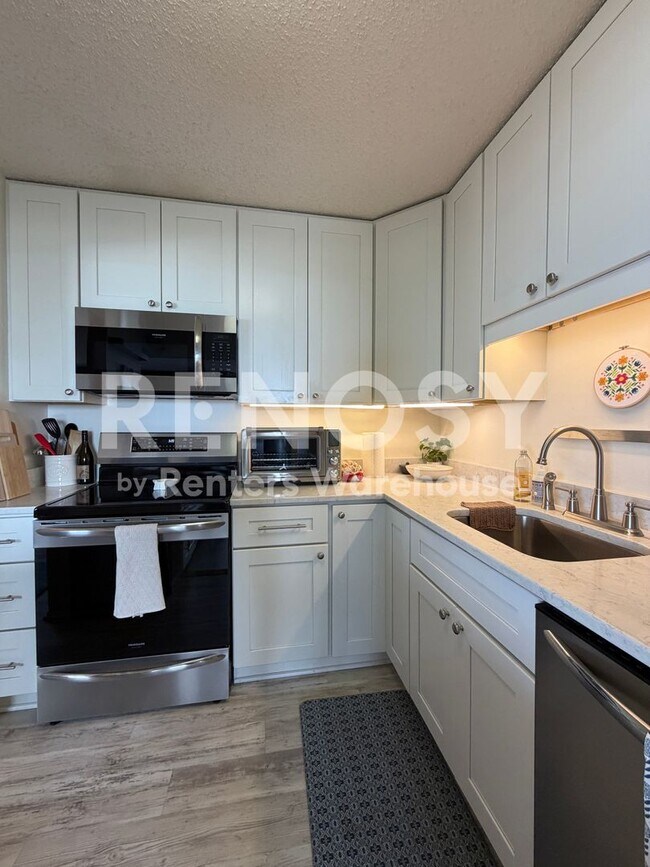 Foto del edificio - Available September 1st 2 Bedroom 1 Bath Condo in St. Paul