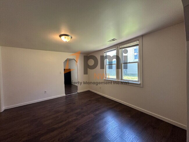 Foto del edificio - 4635 Towle Ave