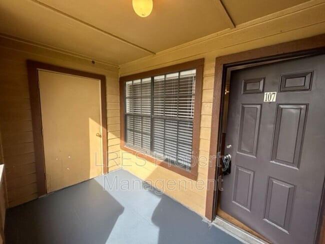 Photo - 365 Forestway Cir House