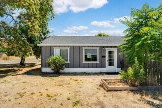 Building Photo - 7701 Molinos Ave