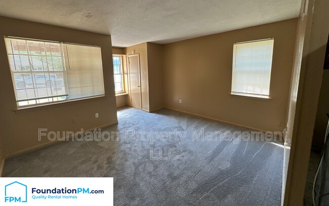 Building Photo - 3164 Lyndale Ave