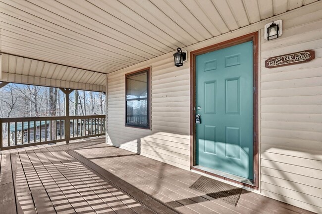 Building Photo - Dover Area-Renovated