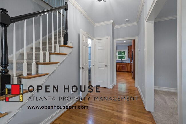 Foto del edificio - 345 Fountain Oaks Ln Sandy Springs