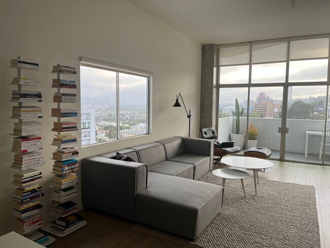 High ceilings, corner unit - 1155 N La Cienega Blvd