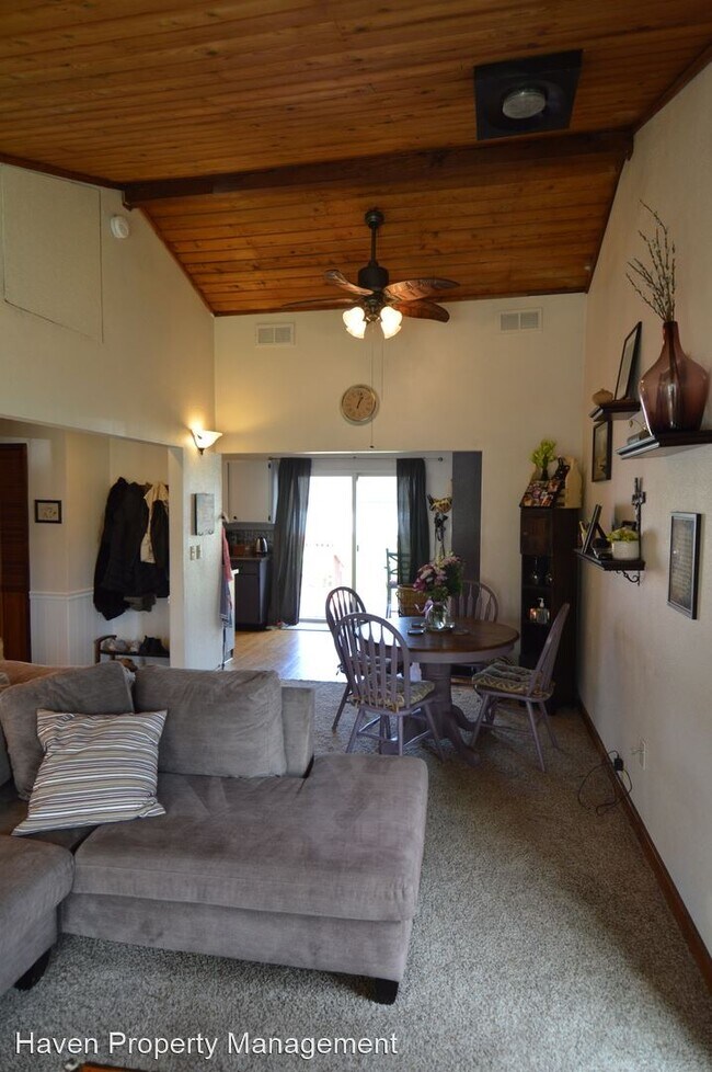 Building Photo - 3 br, 1.5 bath House - 821 East 50th Street