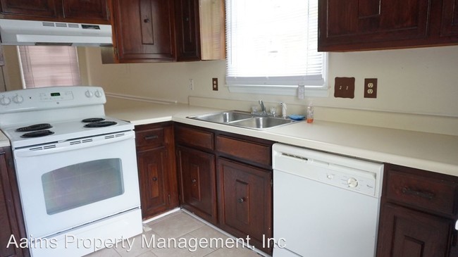 Building Photo - 1601 Ireland Dr