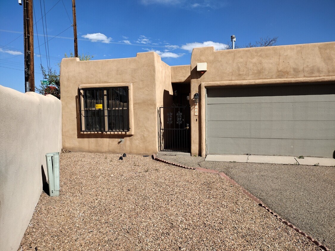 2419 Northwest Cir NW, Albuquerque, NM 87104 Townhome Rentals in