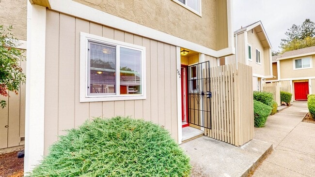 Building Photo - 562 Santa Alicia Dr