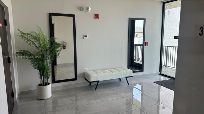 Foto del edificio - 8001 NW 41st St