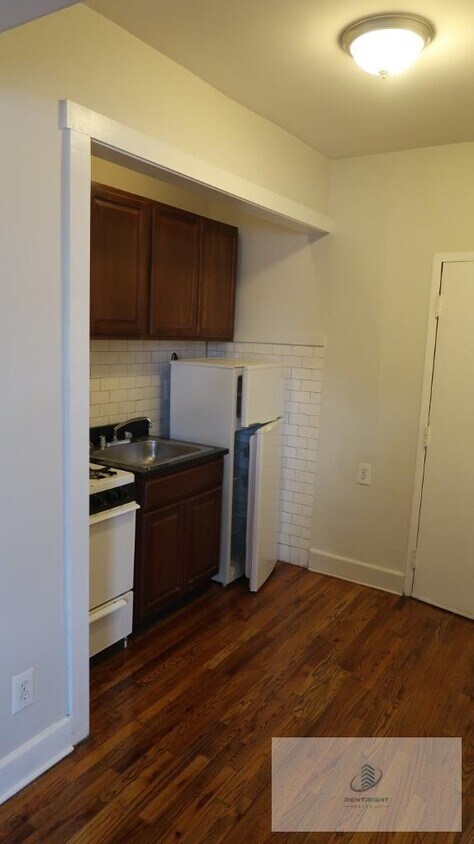 Foto principal - 4915 W Belle Plaine Ave