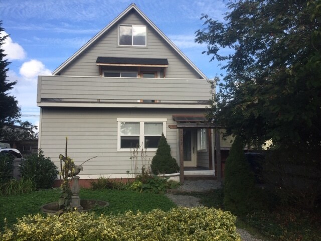 Building Photo - 1040 S Elmgrove St