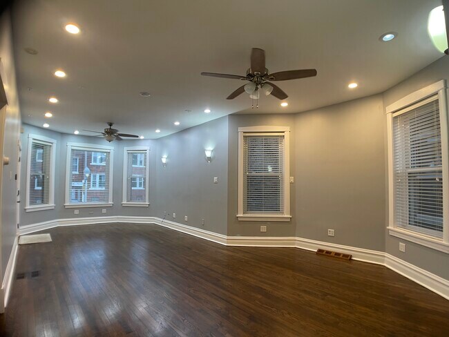 Foto del edificio - 3721 W Belden Ave
