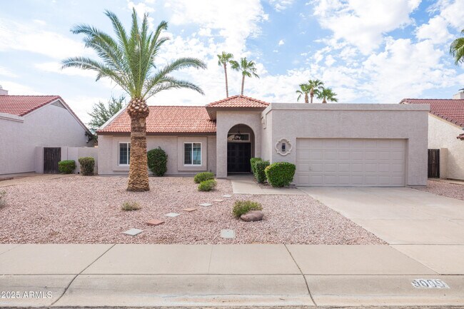 Building Photo - 9009 E Sahuaro Dr