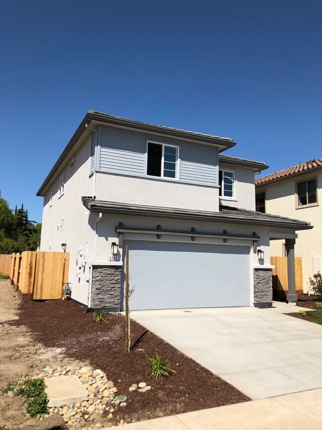 Foto del edificio - Modesto 3 Bedroom 2.5 Bath Newer Construction