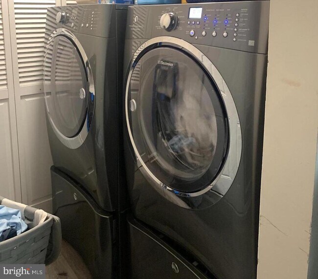 Foto del edificio - 9400 Fontana Dr