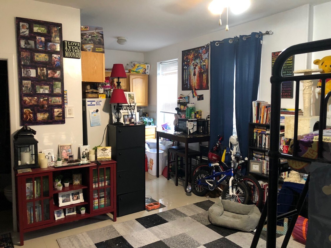 Primary Photo - 2052 E 23rd St