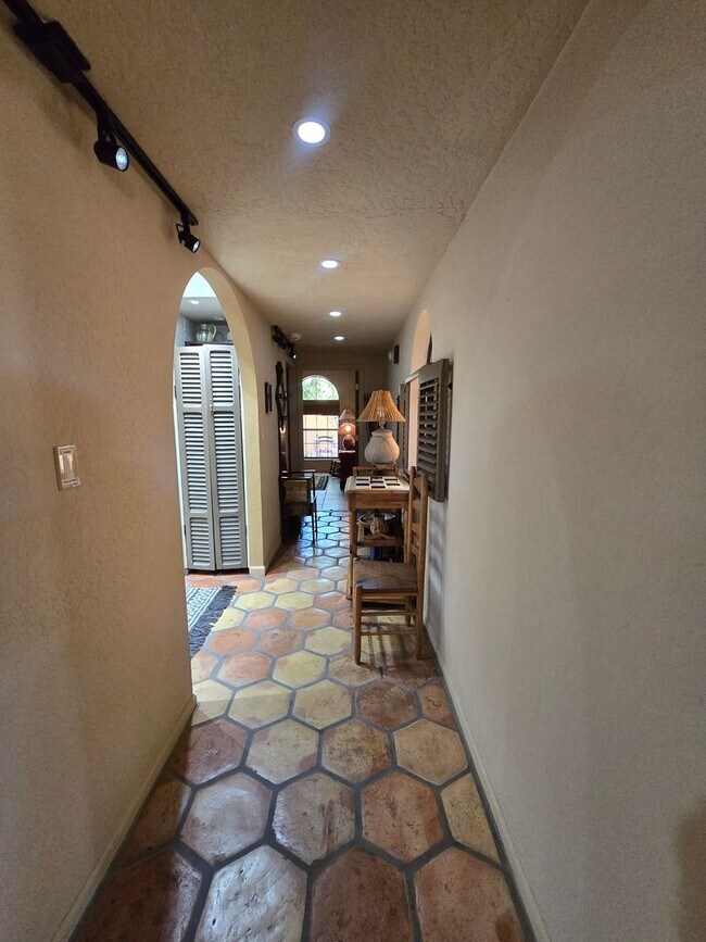 Foto del edificio - Furnished, 6-12 month rental