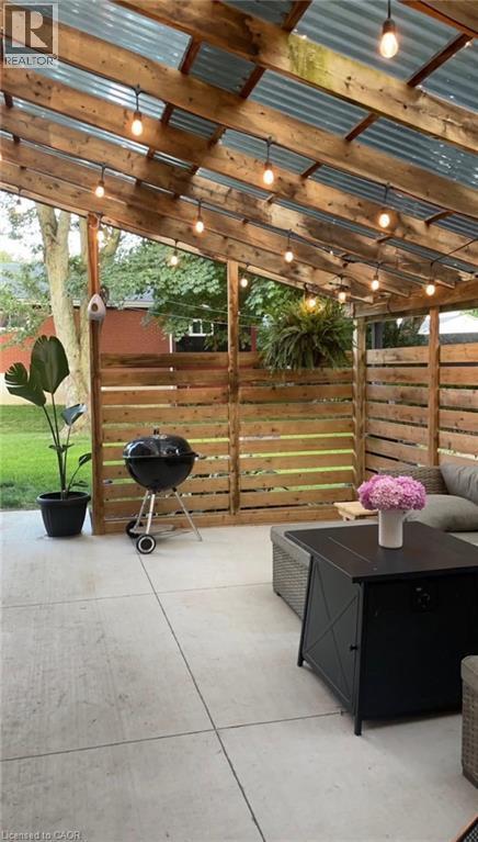 Photo du bâtiment - 250 McKenzie St E