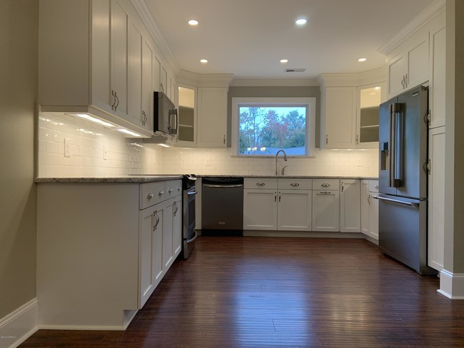 Building Photo - 1308 Bayside Cir E