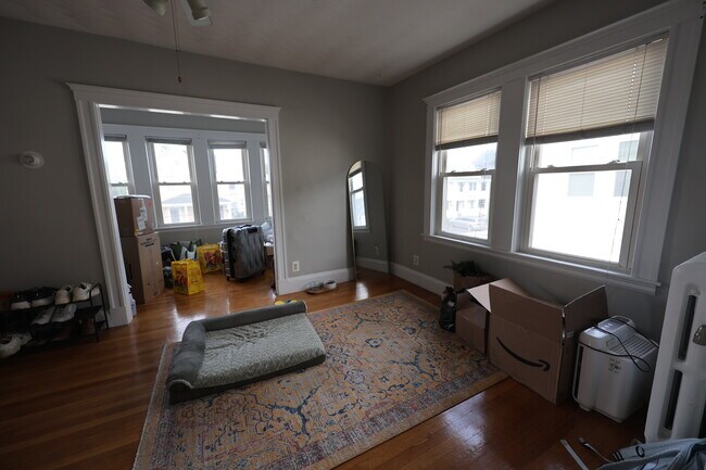 Building Photo - 12 2nd St