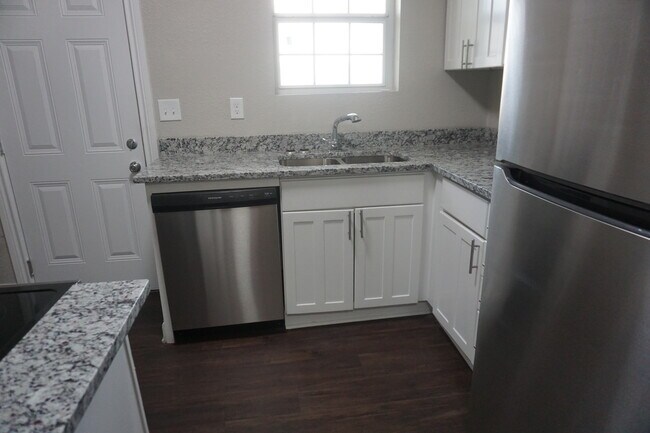 Foto del edificio - 1821 McGregor Ave
