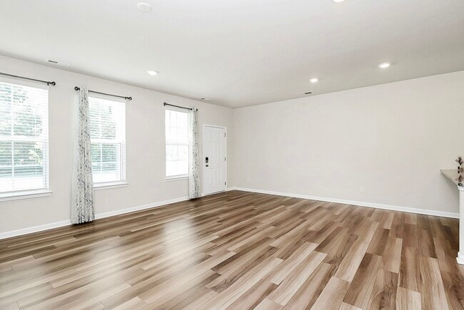 Building Photo - 730 Herlong Ave